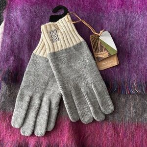 NWT, Patrick Francis Ireland, Grey/Cream Knit Ribbed Cuff Gloves, Celtic Design